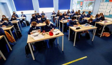 Βρετανία: Απέλυσαν δάσκαλο επειδή είπε ότι η Βρετανία είναι χριστιανική χώρα!