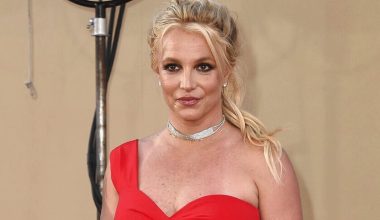 Μπρίτνεϊ Σπίαρς: Νέο ανησυχητικό βίντεο τη δείχνει να βγάζει το μπικίνι της