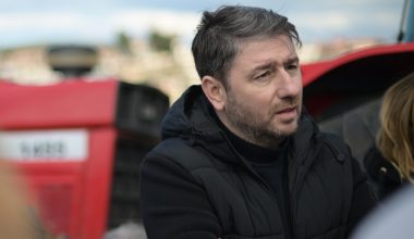 Στα μπλόκα της Καρδίτσας ο Ν.Ανδρουλάκης: «Πρόκειται για ένα εθνικό ζήτημα, ζήτημα τιμής κι αξιοπρέπειας»