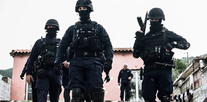 Είχε στραγγαλίσει φίλη του όταν ήταν ανήλικος ο συλληφθείς κακοποιός στα Καλύβια