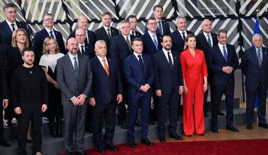 Ν.Τραμπ: «Μερικοί από τους Ευρωπαίους ηγέτες είναι πραγματικά ηλίθιοι – Η Ευρώπη αποσυντίθεται»