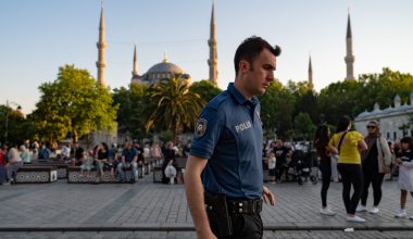 Βίντεο: Άγρια δολοφονία στην Κωνσταντινούπολη για μια θέση στάθμευσης – Γείτονας πυροβόλησε δύο αδέρφια