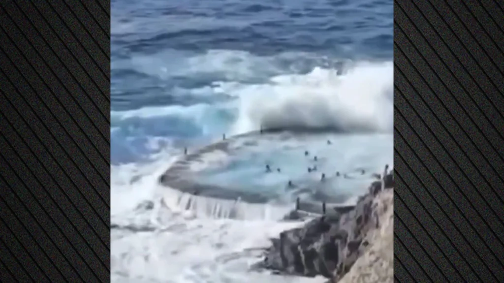 Τενερίφη: H στιγμή που γιγάντιο κύμα «καταπίνει» λουόμενους σε φυσική πισίνα – Δείτε βίντεο