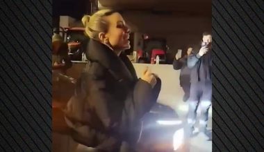 Στο πλευρό των αγροτών η Κατερίνα Λιόλιου: Πήγε σε μπλόκο και τραγούδησε το «Νοικιάστηκε»