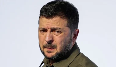 Περίεργες γκριμάτσες (ξανά) από τον Β.Ζελένσκι – Τι συμβαίνει με τον Ουκρανό πρόεδρο; (βίντεο)