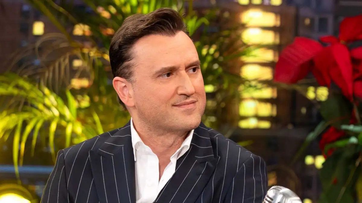 Ο Αργύρης Αγγέλου μίλησε για το reunion του Παρά Πέντε και αποκάλυψε τη νέα πλοκή του (βίντεο)