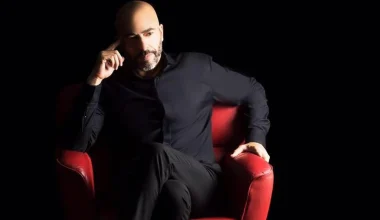 Ο Βαλάντης μίλησε για το συμβάν με το φτύσιμο στους μουσικούς του – Τι συνέβη σύμφωνα με τον τραγουδιστή (βίντεο)