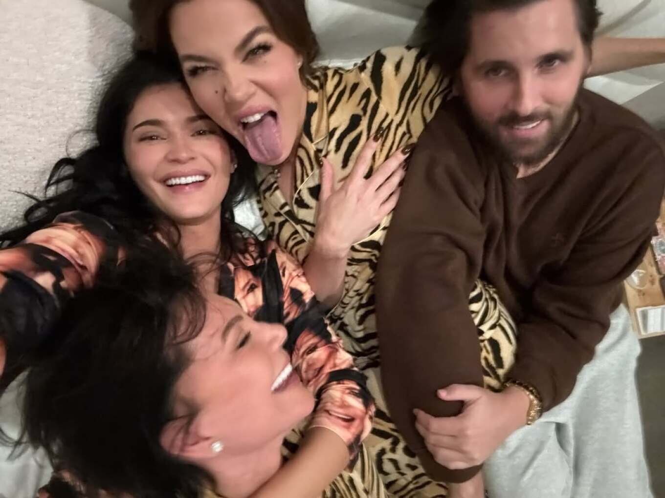 Η Κάιλι Τζένερ κοιμήθηκε με τη μητέρα της, την Κλόε και… τον πρώην της Κόρντεϊ Καρντάσιαν – Δείτε φωτογραφίες