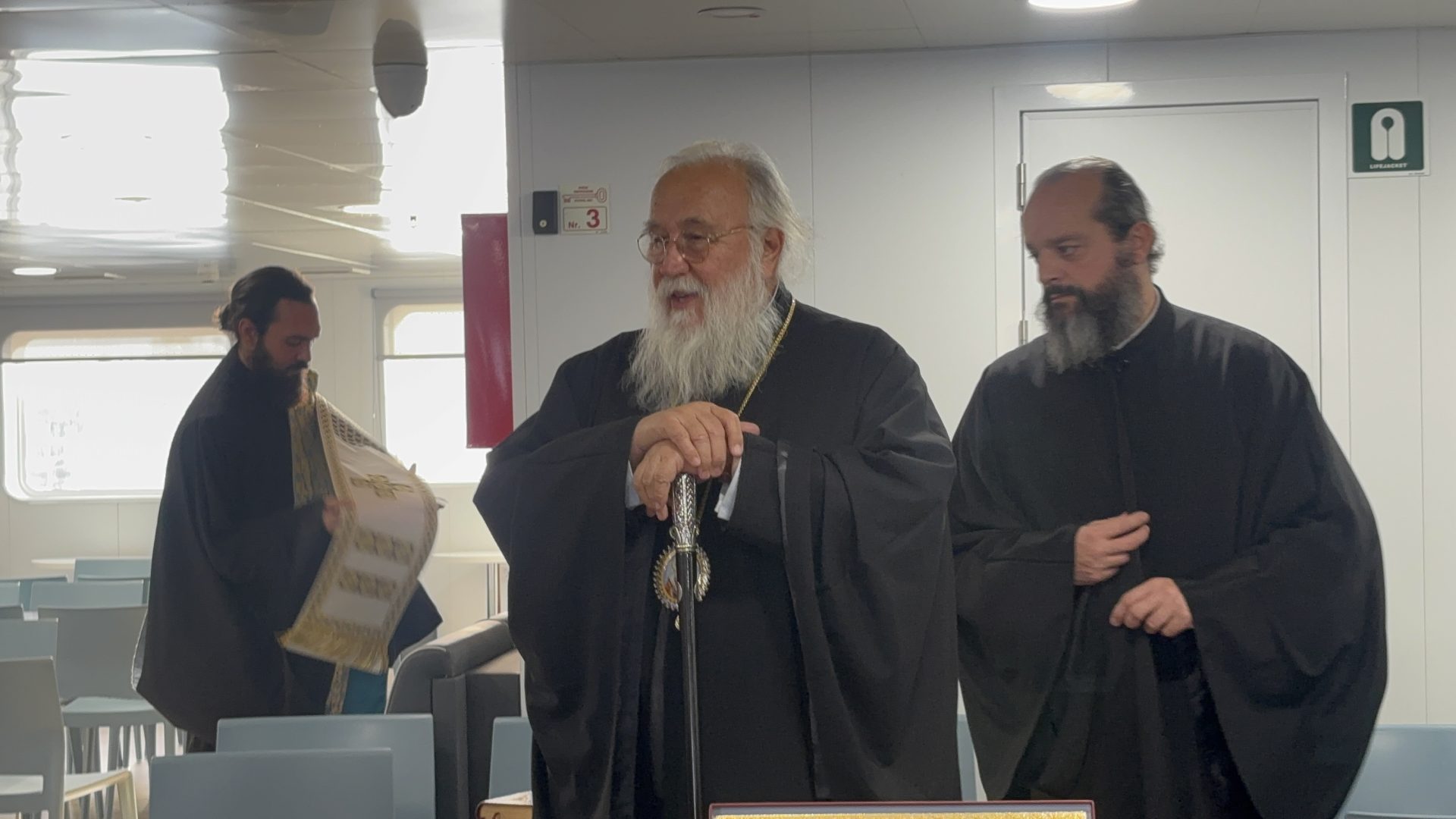 Επίθεση του Μητροπολίτη Κέρκυρας σε δημοσιογράφο τοπικού μέσου που αποκάλυψε το ταξίδι του στη Μόσχα – Τι της είπε