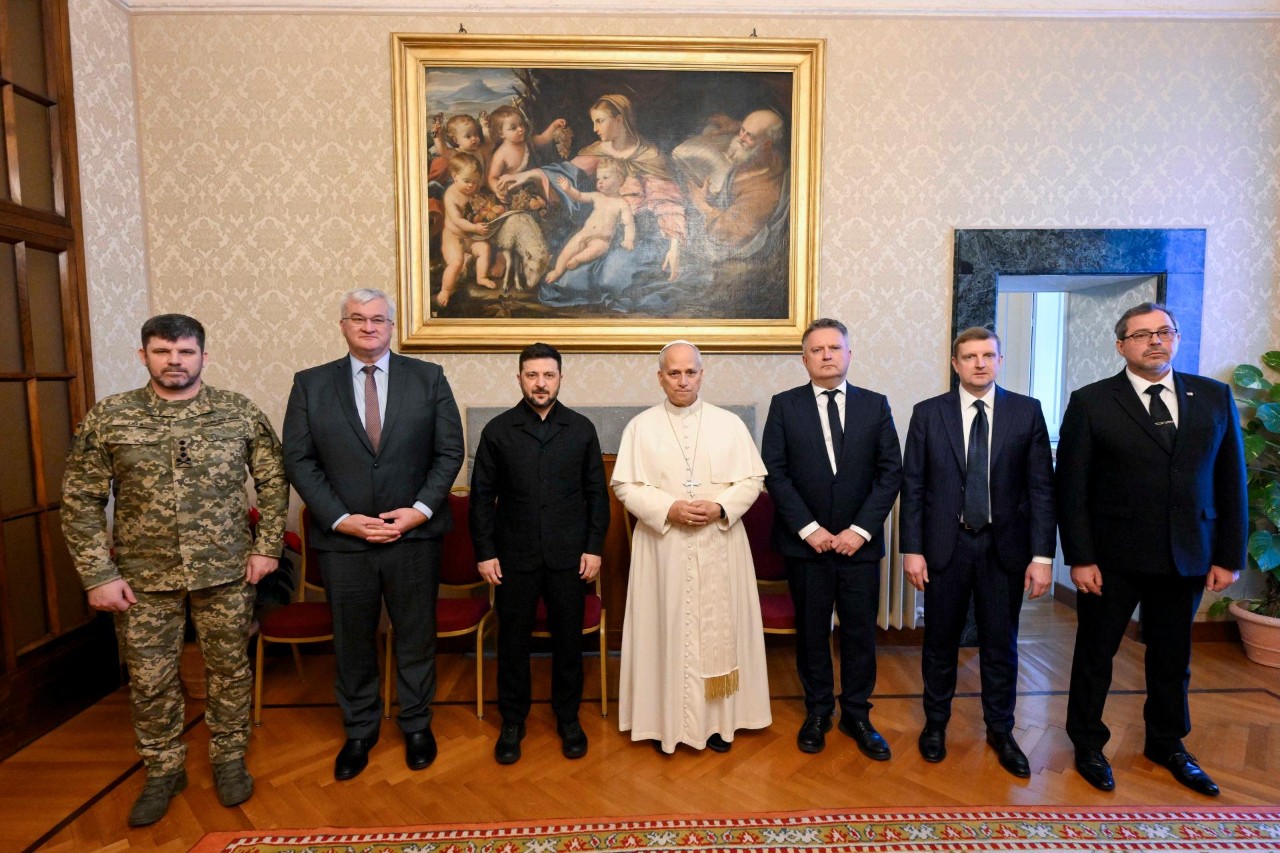 Το μήνυμα του Πάπα Λέοντος του ΙΔ’ στον Ζελένσκι: «Διάλογο με τη Ρωσία για άμεση και δίκαιη ειρήνη» (βίντεο & φωτο)