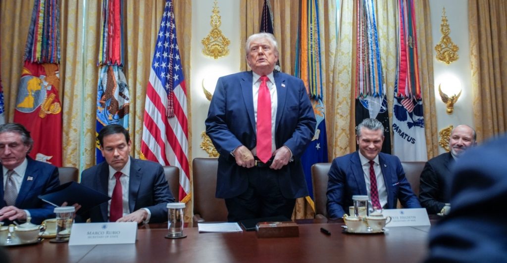 Τελεσίγραφο Ν.Τραμπ σε Β.Ζελένσκι: «Ή φεύγεις εντελώς από το Ντονμπάς ή τινάζονται όλα στον αέρα»