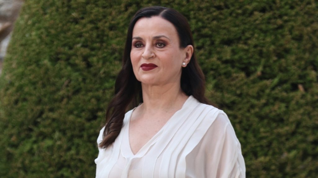 Η Καρυοφυλλιά Καραμπέτη έζησε ένα τραγικό γεγονός στην εφηβεία της: «Έκτοτε δεν ήθελα να γίνω μητέρα»