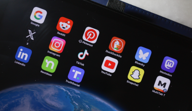 Χωρίς social media από σήμερα οι ανήλικοι στην Αυστραλία: Οι πλατφόρμες που μπλοκάρονται