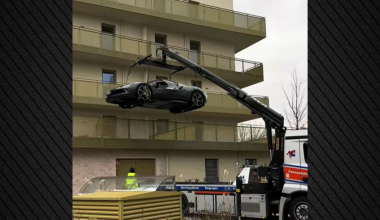 Βίντεο: Επιχειρηματίας στη Βιέννη ανέβασε την Ferrari του στο μπαλκόνι επειδή δεν έβρισκε… πάρκινγκ!