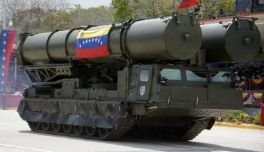 Αμερικανικά F-18E/G σε πτήσεις για να εντοπίσουν τους S-300VΜ της Βενεζουέλας