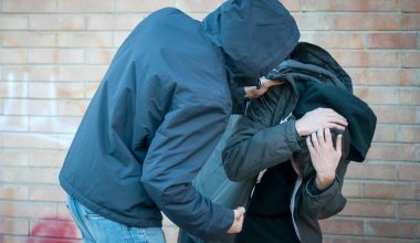 Ηλεία: Συνελήφθη 13χρονος που επιτέθηκε σε 12χρονο μέσα σε σχολείο στη Βάρδα