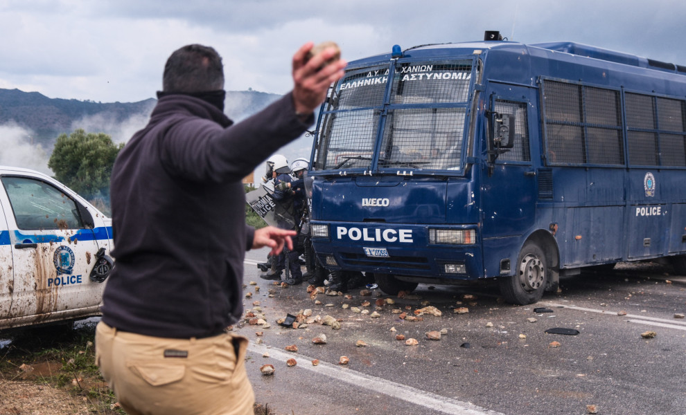 Με «συνταγή» του 2020 απαντά η κυβέρνηση Μητσοτάκη στις κινητοποιήσεις των αγροτών στην Κρήτη: Στέλνει κι άλλα ΜΑΤ