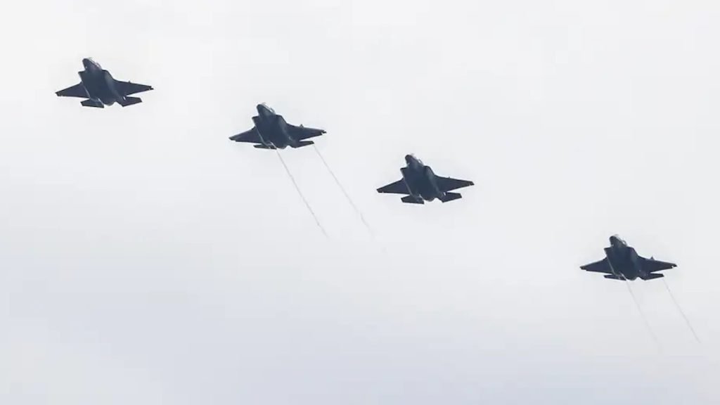 Αμερικανικά μαχητικά έκαναν κύκλους πάνω από τον Κόλπο της Βενεζουέλας – «Οι μέρες του Ν.Μαδούρο είναι μετρημένες»