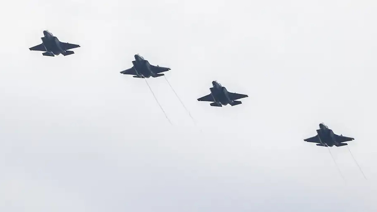 Αμερικανικά μαχητικά έκαναν κύκλους πάνω από τον Κόλπο της Βενεζουέλας – «Οι μέρες του Ν.Μαδούρο είναι μετρημένες»