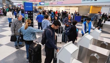 Πολίτες από δεκάδες χώρες θα δείχνουν το πενταετές ιστορικό τους στα social media πριν εισέλθουν στις ΗΠΑ – Ο λόγος