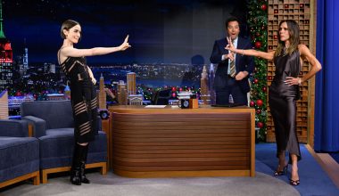 Λίλι Κόλινς: Η διάσημη ηθοποιός δάκρυσε όταν συνάντησε από κοντά την Βικτόρια Μπέκαμ (βίντεο)