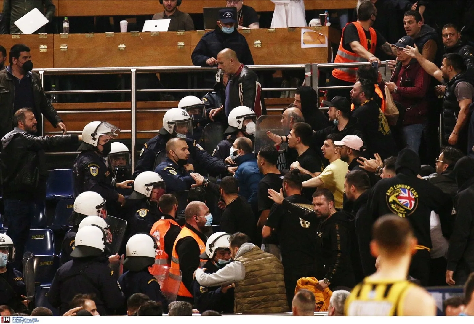 Συνελήφθη οργανωμένος οπαδός στη Θεσσαλονίκη – Η ΕΛΑΣ «ξεψάχνισε» το σπίτι του (φωτο)