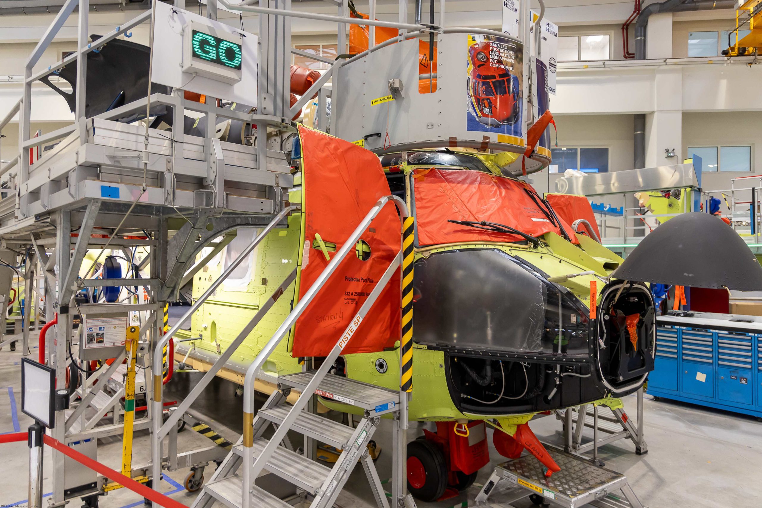 Στην γραμμή τελικής συναρμολόγησης τα δύο πρώτα ελληνικά H215 Super Puma