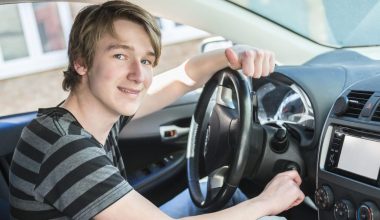 Νέα φαεινή ιδέα: Θα «επανεκπαιδεύουν» τους νέους οδηγούς στα πρώτα χρόνια κυκλοφορίας τους