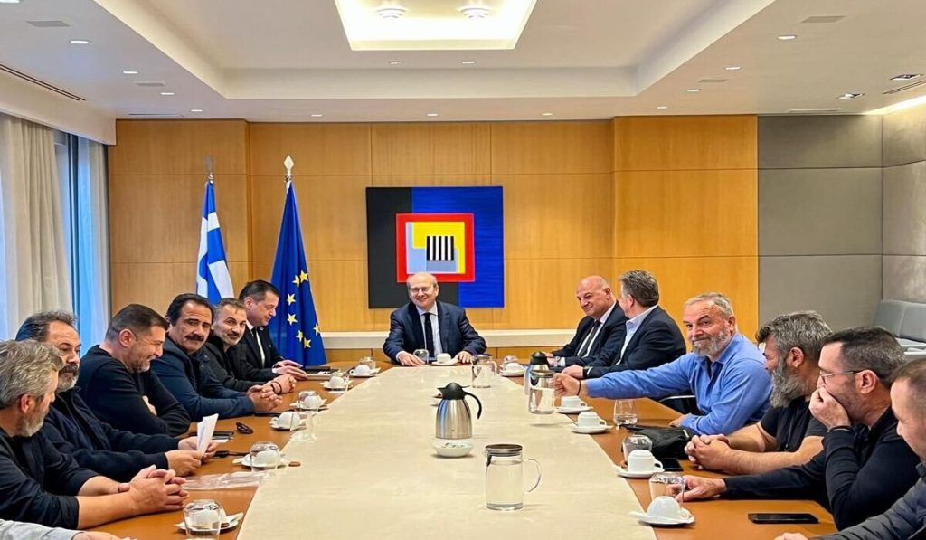 Σε εξέλιξη η συνάντηση Κ.Χατζηδάκη με το Συντονιστικό των αγροκτηνοτρόφων της Κρήτης