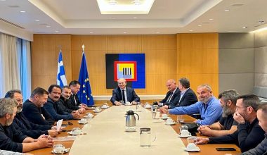 Σε εξέλιξη η συνάντηση Κ.Χατζηδάκη με το Συντονιστικό των αγροκτηνοτρόφων της Κρήτης