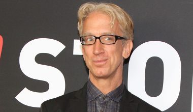 A.Dick: Χωρίς τις αισθήσεις του σε πεζοδρόμιο στο Λος Άντζελες από υπερβολική δόση ο γνωστός κωμικός – Δείτε βίντεο