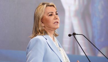 Την άρση ασυλίας για τη Ζέττα Μακρή ψήφισε η Βουλή