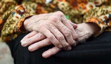 Πάτρα: 89χρονη σκότωσε κουτάβια & χτύπησε στο κεφάλι 25χρονο όταν την αντιλήφθηκε!