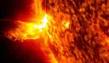 Γεωμαγνητική καταιγίδα κατηγορίας G2 «χτυπάει» από χθες τη Γη – Πώς θα επηρεαστεί ο πλανήτης μας
