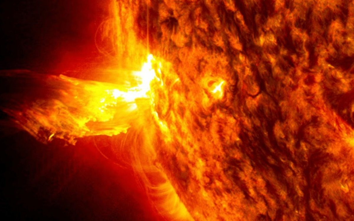 Γεωμαγνητική καταιγίδα κατηγορίας G2 «χτυπάει» από χθες τη Γη – Πώς θα επηρεαστεί ο πλανήτης μας