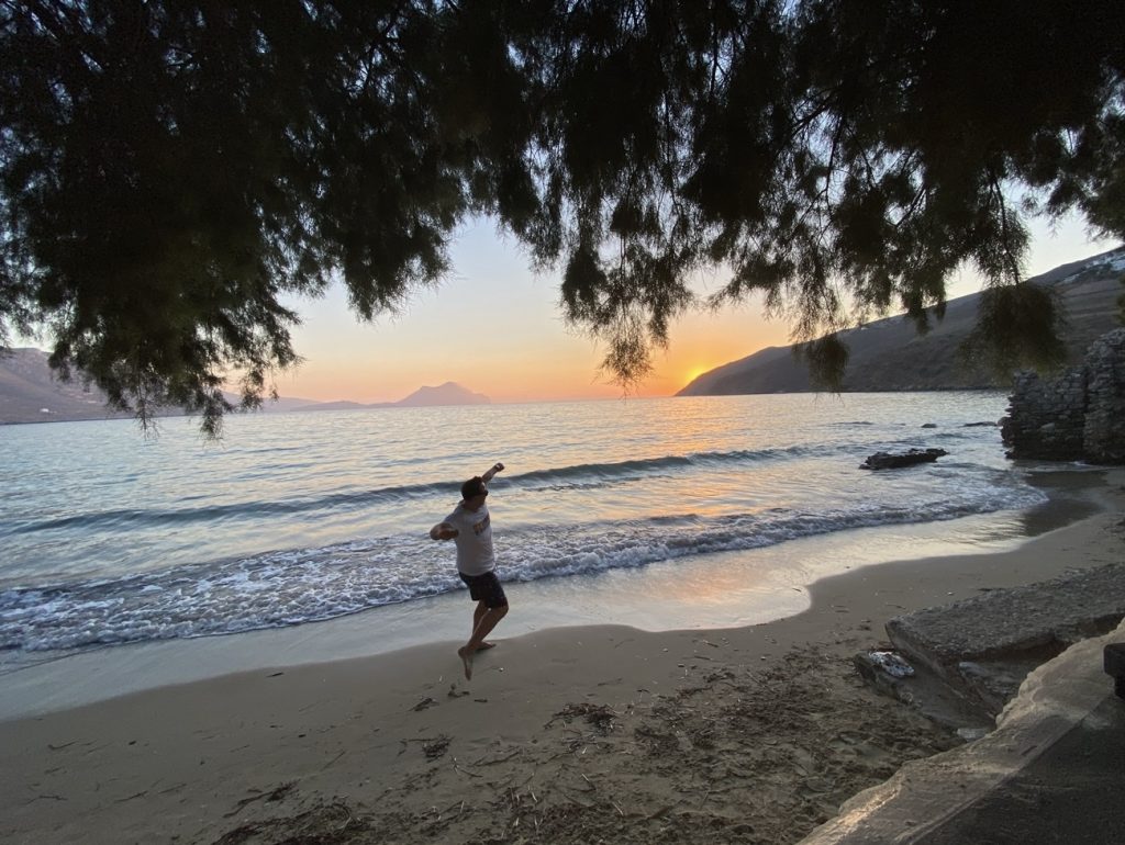 Το Fatsabook με τον Κώστα Μάντζιο απόψε στις 22:00 στο Extra PRONEWS ταξιδεύει στην Αμοργό