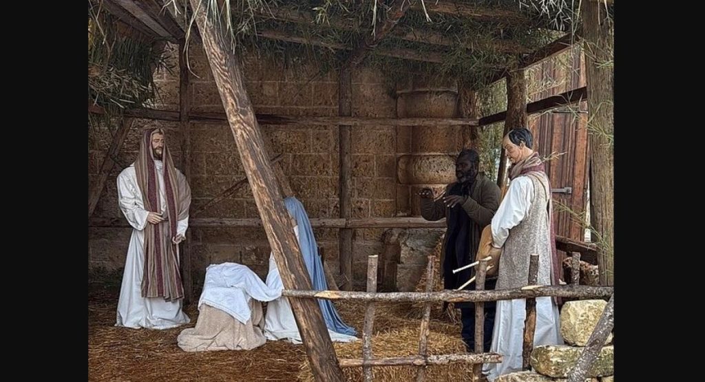 Ιταλία: Γκανέζος προσποιήθηκε ότι ήταν μέρος μιας… φάτνης για να γλυτώσει τη σύλληψή του (φωτο)