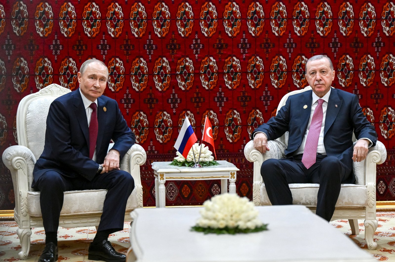 Τουρκμενιστάν: «Έξαλλος» ο πρωθυπουργός του Πακιστάν μπήκε στην αίθουσα όπου συναντιόντουσαν Πούτιν με Ερντογάν