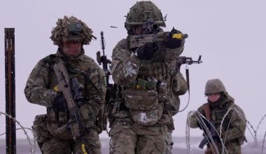 Σ.Λαβρόφ: «Η Βρετανία δεν μπορεί πλέον να κρύβει τον ρόλο των στρατευμάτων της στην Ουκρανία»