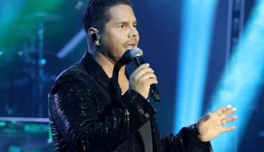 Γ.Τσαλίκης: H στιγμή που διακόπτει συναυλία του στην Κόρινθο επειδή νομίζει ότι τον σημαδεύουν με… όπλο! (βίντεο)