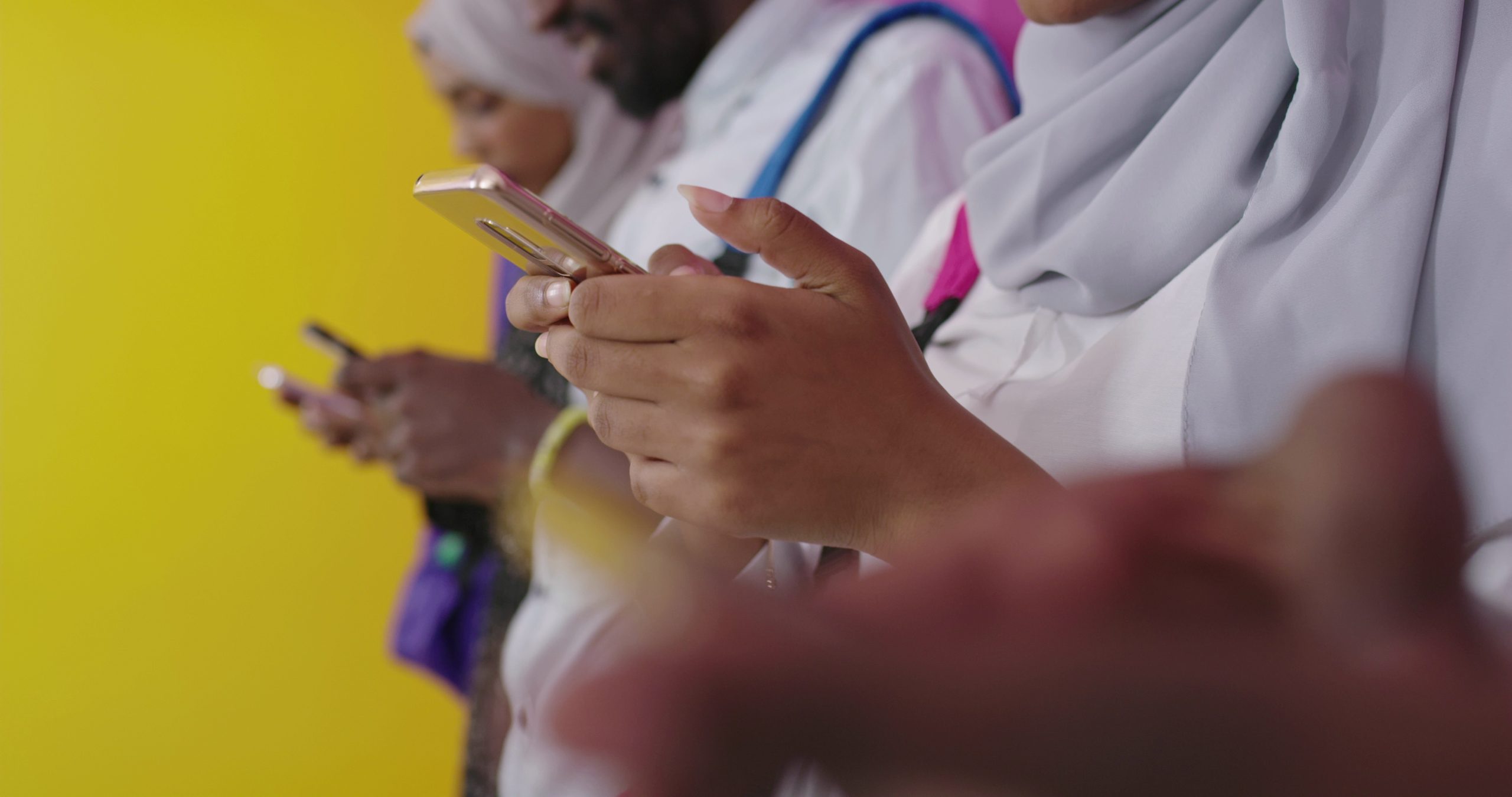 Το Ισραήλ απαγορεύει τη χρήση των κινητών τηλεφώνων στα δημοτικά σχολεία της χώρας