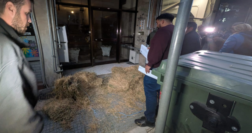 Λάρισα: Συγκέντρωση διαμαρτυρίας αγροτών έξω από τα γραφεία βουλευτών της ΝΔ (βίντεο)