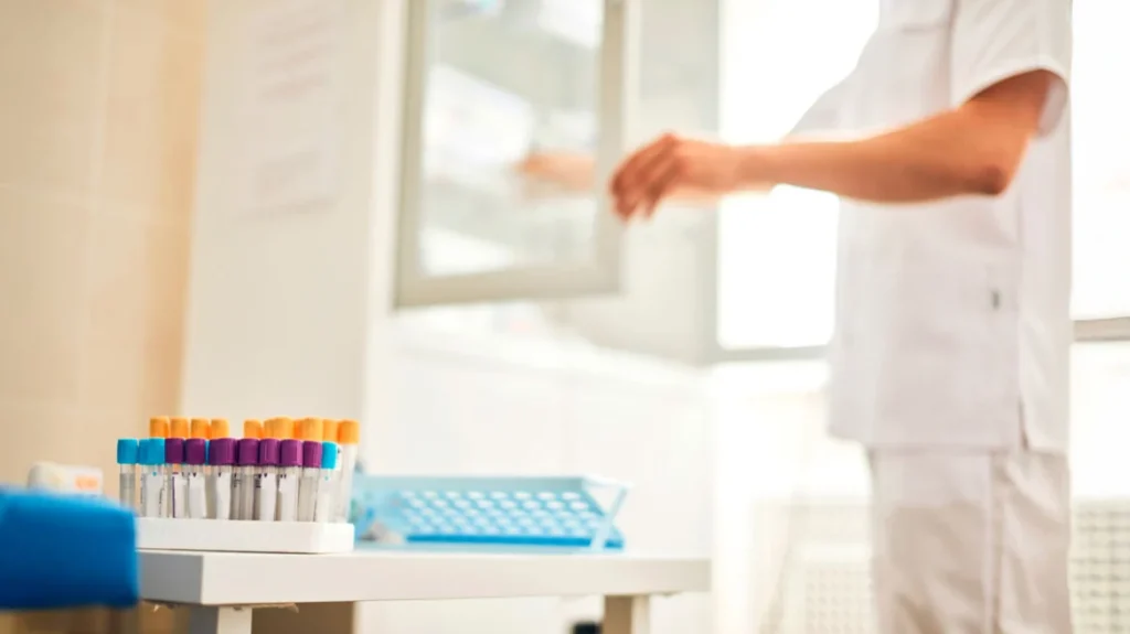 Παιδί στην Ελλάδα που γεννήθηκε από το σπέρμα του Δανού δότη «έφυγε» από καρκίνο: Noσεί και το αδερφάκι του!