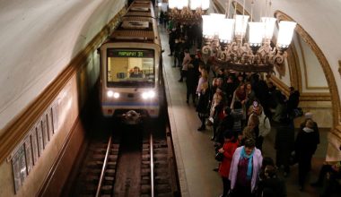 Μόσχα: Η στιγμή που γυναίκα «ισοπεδώνει» μεθυσμένο άνδρα στο μετρό που την πλησίαζε απειλητικά! (βίντεο)