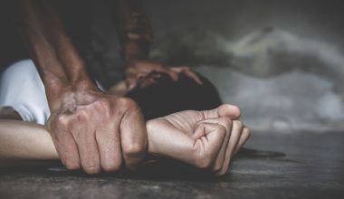 Κρήτη: Ρουμάνα κατήγγειλε τον εργοδότη της για σεξουαλική παρενόχληση και βία μπροστά στην ανήλικη κόρη της