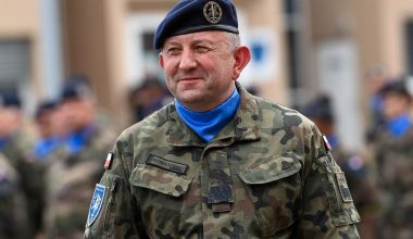 Γιάροσλαβ Γκρομαντζίνσκι: Απειλές από τον Πολωνό Στρατηγό – «Εάν χρειαστεί, θα κάψουμε όλο το Καλίνινγκραντ!»