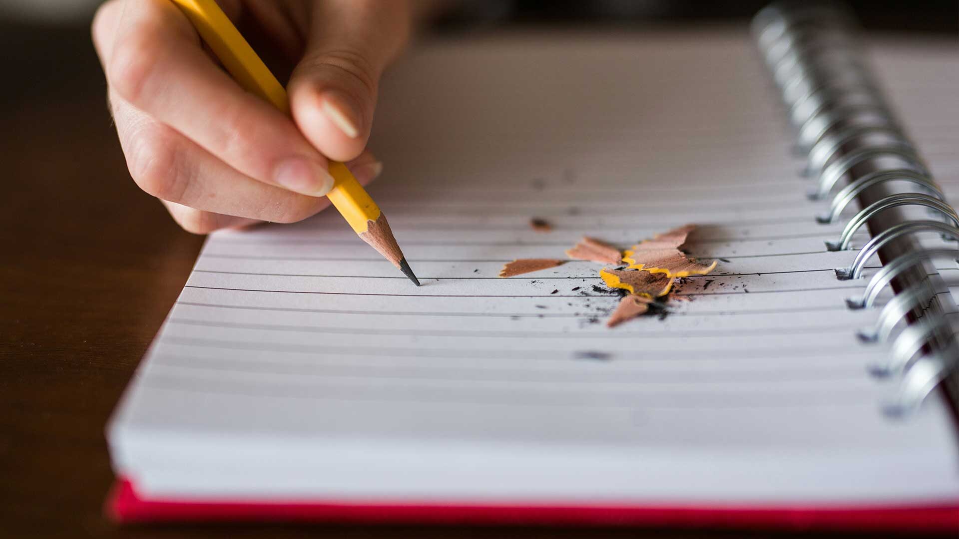 Γράφεις και «αναμειγνύεις» κεφαλαία και πεζά γράμματα; – Δες τι υποδηλώνει για τον χαρακτήρα σου