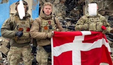 Δανός μισθοφόρος των Ουκρανών χλεύαζε τα πτώματα Ρώσων στρατιωτών – Λίγες μέρες αργότερα εξοντώθηκε ακαριαία (φωτο)