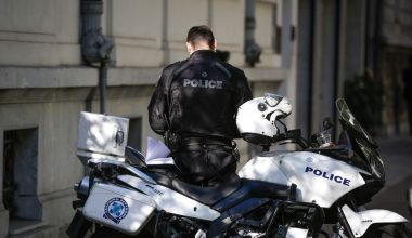 Αίγιο: 46χρονος έπεσε λιπόθυμος μετά από άγριο ξυλοδαρμό – Ο δράστης του ξεφούσκωσε και τα λάστιχα από το ΙΧ