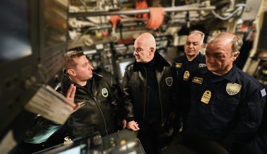 Στο υποβρύχιο «Πιπίνος» ο Ν.Δένδιας: Παρακολούθησε βολή με τη νέου τύπου τορπίλη «SeaHake mod4» (βίντεο)